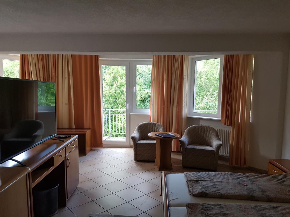 Hotel Zur Engelsburg Hausen-Wied Екстериор снимка