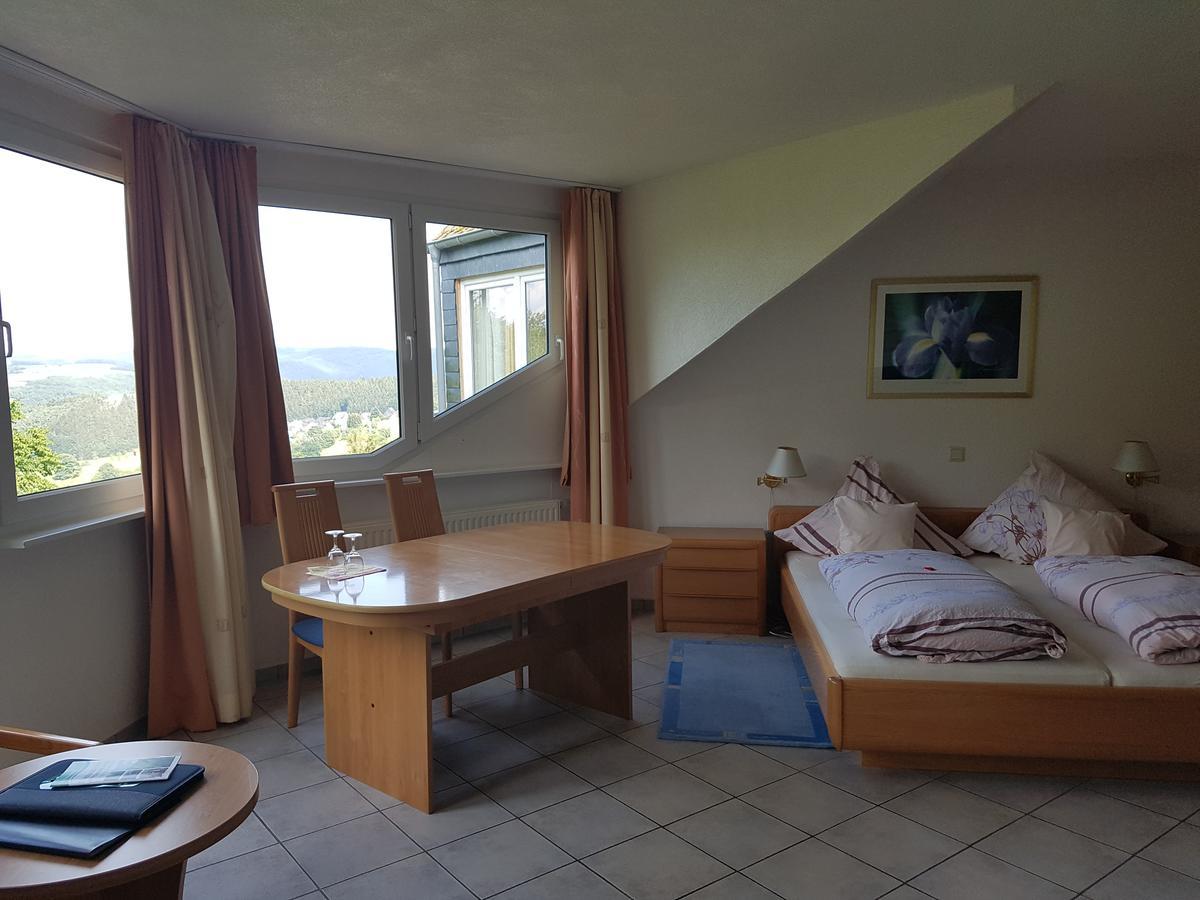 Hotel Zur Engelsburg Hausen-Wied Екстериор снимка