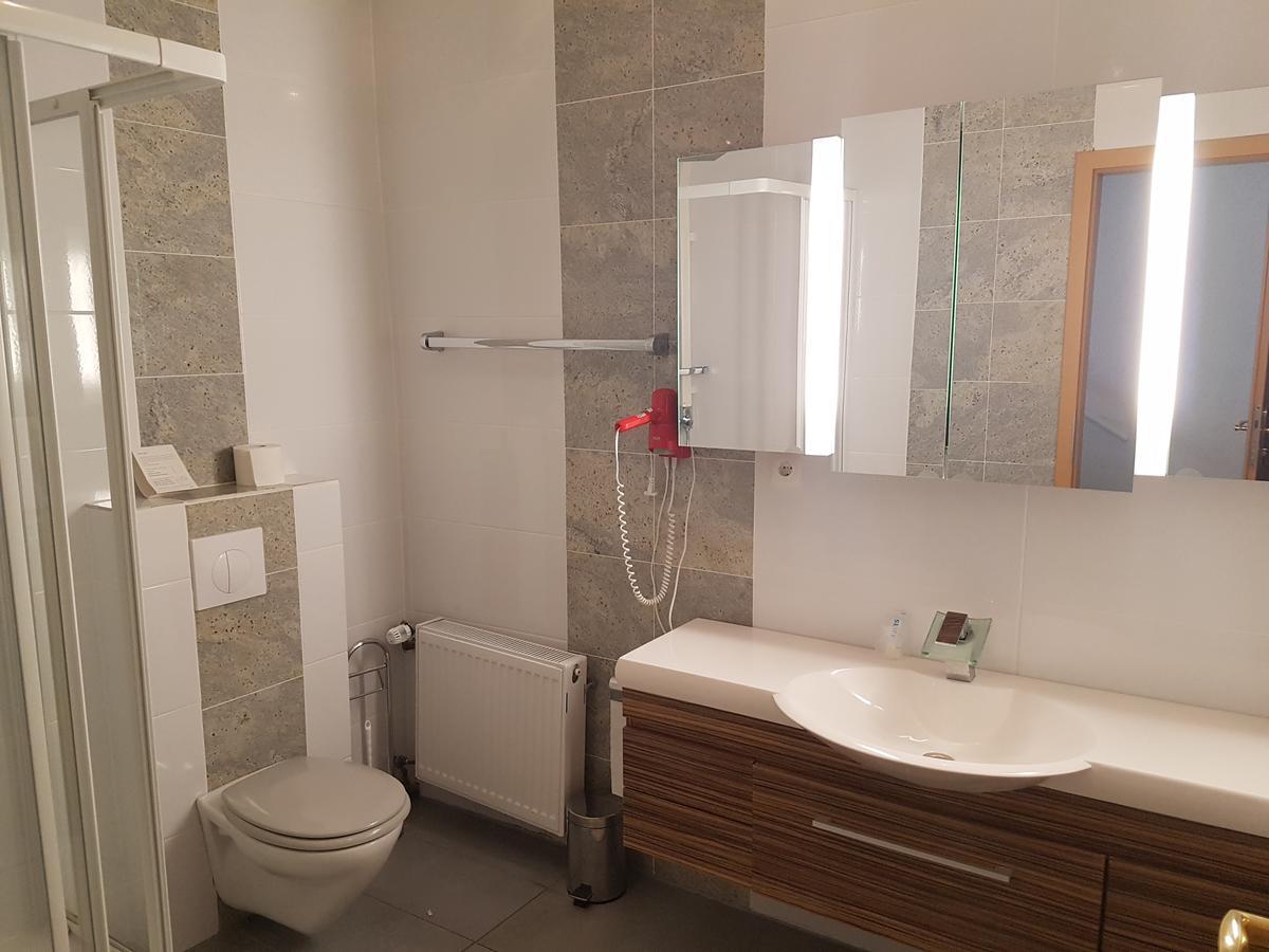 Hotel Zur Engelsburg Hausen-Wied Екстериор снимка